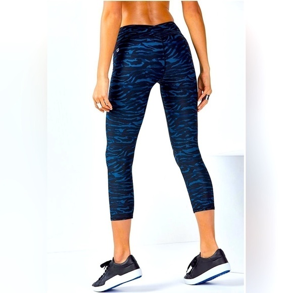 Fabletics Winn Printed PowerHold Capris Size XS - Picture 2 of 10